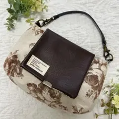 展示品【バック型　花柄レザーのぷっくりポーチ】ブラウン【ハンドメイド】バックル付