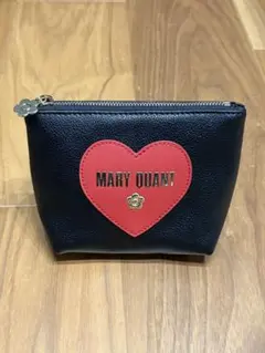 ＭＡＲＹＱＵＡＮＴ ロゴインザハート 舟型ポーチミニ ブラック×レッド