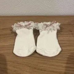 フリル付きホワイトベビー靴下　ピンク　りぼん　プティマイン　ふりふり