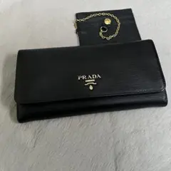 PRADA プラダ　折り財布　ゴールドロゴ　ブラック　パスケース付き