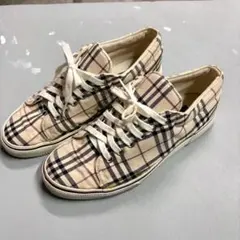 ベージュ スニーカー