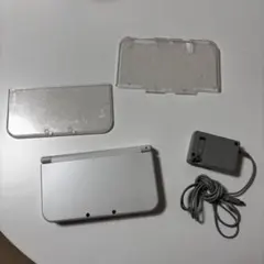 【美品】 New3DS LL 白 充電器/カバー/SDカード付/保護付