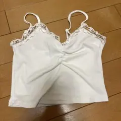 レース付きホワイトキャミソール