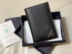 【極✨美品】 PRADAカードケース 三角ロゴプレート サフィアーノレザー 黒