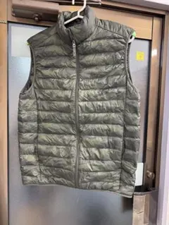 UNIQLO ユニクロ　迷彩　ダウンベスト　Mサイズ　軽量　ウルトラライトダウン