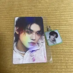 TXT ヨンジュン　weverse特典 ホログラムトレカ　ユニバ特典　チャーム