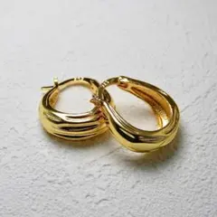 ゴールドフープピアス シンプルデザイン