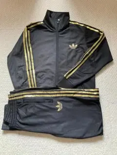 adidas アディダス　ベルベット ベロア　ジャージ　黒　金ライン adidas - adidas ベロア ジャージ セットアップ XS 黒 金