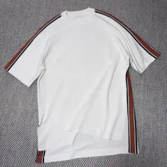 【美品】UNITED TOKYO サイドライン　スリット入り　半袖サマーニット１のサムネイル