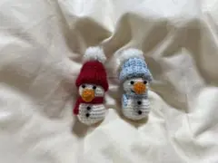雪だるま あみぐるみ 赤と青帽子