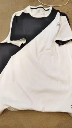 Reebok　白黒グラフィック半袖Tシャツ