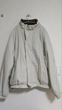 冬に大活躍 ライトグレー ダウンジャケット