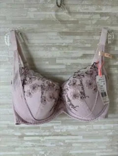 F65」トリンプ チャーミングラマー スリムライン 花言葉 ブラジャー