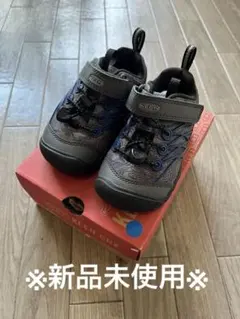 KEEN CNX グレー/ブラック スニーカー