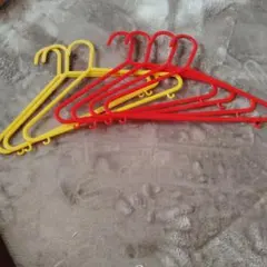 赤と黄色のベビーハンガー7本セット