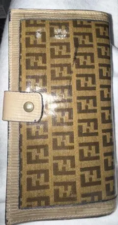 FENDI クリア　長財布　内皮