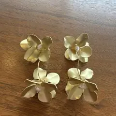 ブライダルアクセサリー　花モチーフ ゴールドピアス パール付き