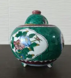 九谷焼き 手描き陶器の丸型壺 ツボ 角福印 九谷焼き 手描き陶器の丸型壺 ツボ 角福印