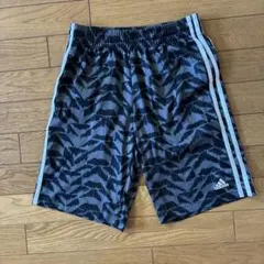 adidas 迷彩柄 ハーフパンツ