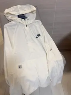 NIKE 大人気アノラックホワイト　背中ロゴ