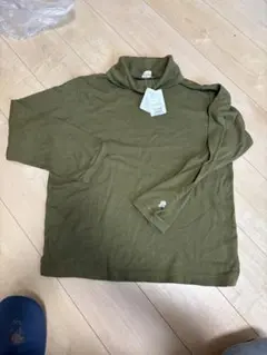 新品未使用　drug store's オリーブ色 長袖ハイネック