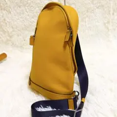 MICHAELKORS ボディバッグ　スリングバッグ　イエロー　皮　レザー