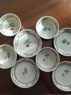 野菜柄　小鉢と小皿　4個4枚とおまけ1枚