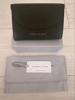 【新品未使用品】CHARLES & KEITH 折り財布 箱付き ブラック 黒