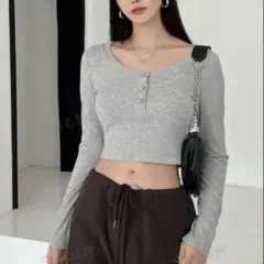 SHEIN DAZY リブニットハーフボタンクロップTシャツ