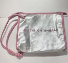 ヤンチェ JANTJE_ONTEMBAAR メタリックポーチ 香取慎吾のサムネイル