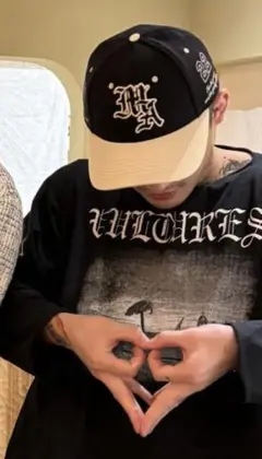 平本蓮選手着用 yzy yeezy vultures ロンT 長袖カットソー