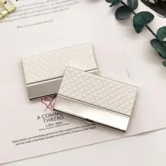 【おしゃれ度No,1】ホワイトレザーの幾何学模様のカード収納ケース