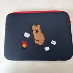 クマの刺繍入りノートPCケース