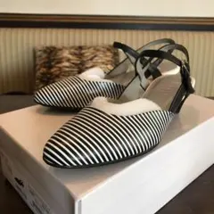 キトゥンヒール　バックストラップパンプス　22.5cm