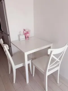 ホワイトのダイニングテーブルセット