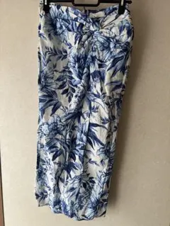 H&M 青と白の花柄 フレアスカートのサムネイル