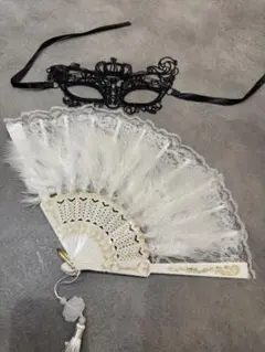ふわふわ扇子　白羽　黒マスクプレゼント　ディスコ　センス