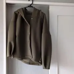 オリーブ色 フード付きジャケット
