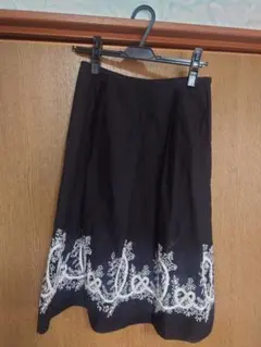 新品　コットン裾刺繍フレアスカートのサムネイル