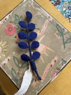 ミナペルホネンの生地を使った小枝ブローチb