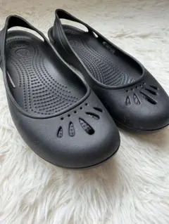 【美品】crocs クロックス マリンディ 廃盤 W7 23cm ブラックのサムネイル