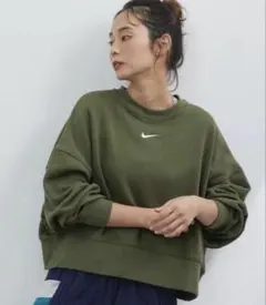 【新品未使用タグ付】NIKE クロップドスウェット オリーブグリーン
