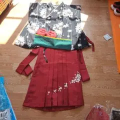 着物と袴のセット 黒と赤の花柄　キャサリンコテージ　130