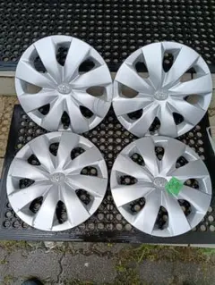 送料込み！ZVW50 50プリウス 後期 純正ホイールキャップ4枚セット再 