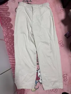 アイボリー ストレートパンツ
