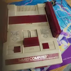 ジャンク。ニンテンドーファミリーコンピュータ 本体 2コントローラー付き
