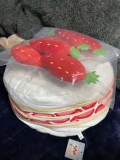 ぬいぐるみ　イチゴケーキ　知育玩具のサムネイル
