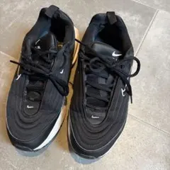 NIKE エアマックスポータル HF3053-001
