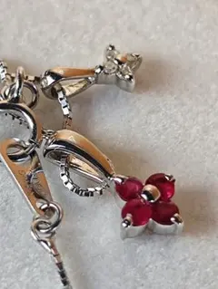 K18WG製の花形ネックレス　約1.65ｇ