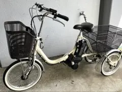 シルバー 三輪自転車 メッシュバスケット付き 高齢者 交通 手段 白